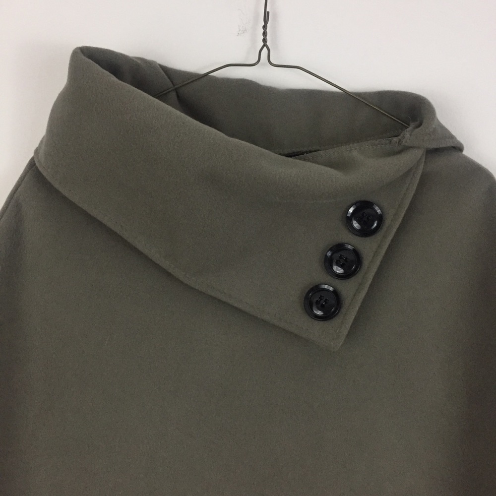 D.X.R. MODA Poncho - Picture 2 of 8